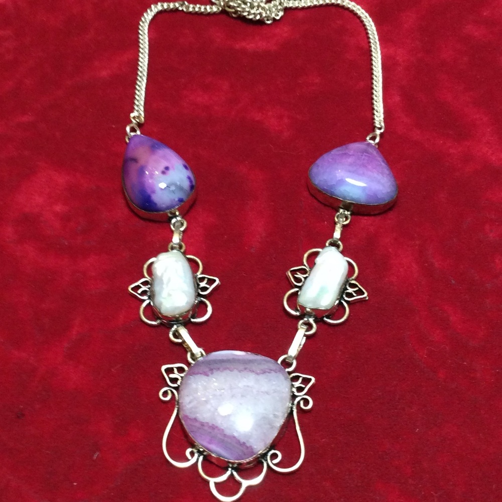 📿👠NWOT. SILVER FILLED SOLAR QUARTZ Necklace